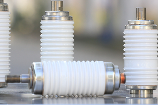 怎樣解決真空滅弧室的漏氣問題？