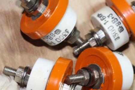 真空開關管的氣密絕緣系統、屏蔽系統以及導電系統